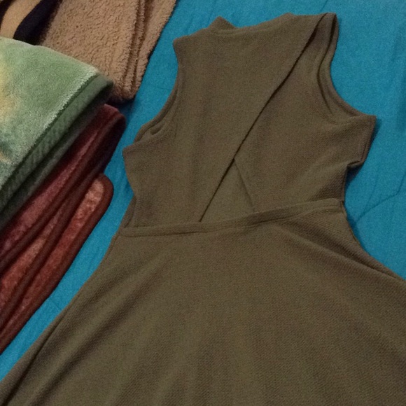 Dress - Picture 2 of 2